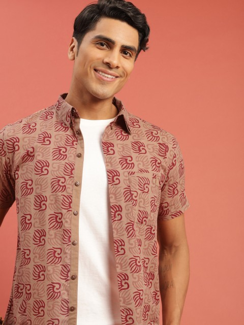 

Taavi Men Beige & Maroon Bagru Printed Sustainable Shirt with Button-Down Collar
