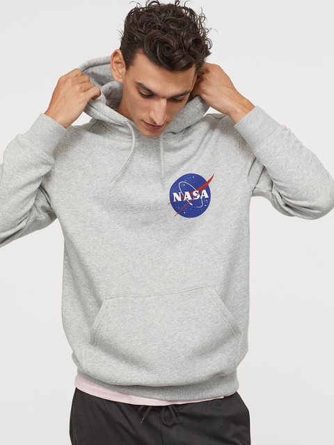 

H&M Men Grey Printed Hooded Sweatshirt