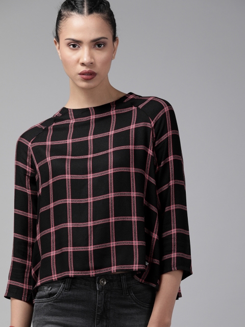

The Roadster Lifestyle Co Women Black & Pink Checked Top With Tie-Up Detail