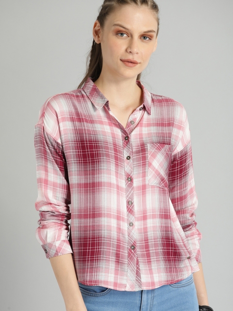 

The Roadster Lifestyle Co Women White & Maroon Regular Fit Checked Casual Shirt