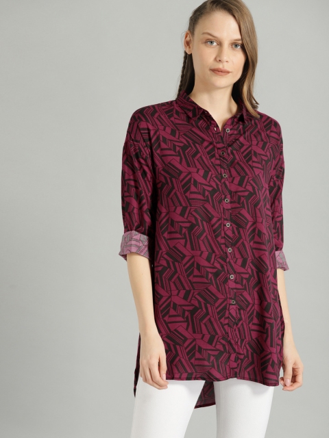 

The Roadster Lifestyle Co Women Magenta & Black Regular Fit Printed Casual Shirt