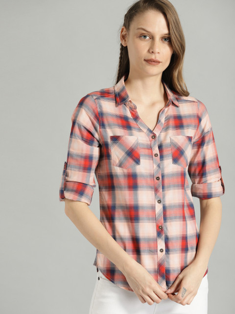 

The Roadster Lifestyle Co Women Pink & Navy Blue Regular Fit Checked Casual Shirt