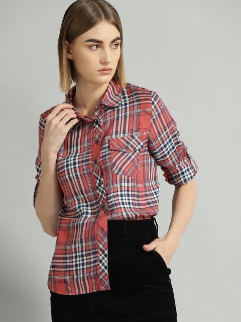 

The Roadster Lifestyle Co Women Pink & Navy Blue Regular Fit Checked Casual Shirt