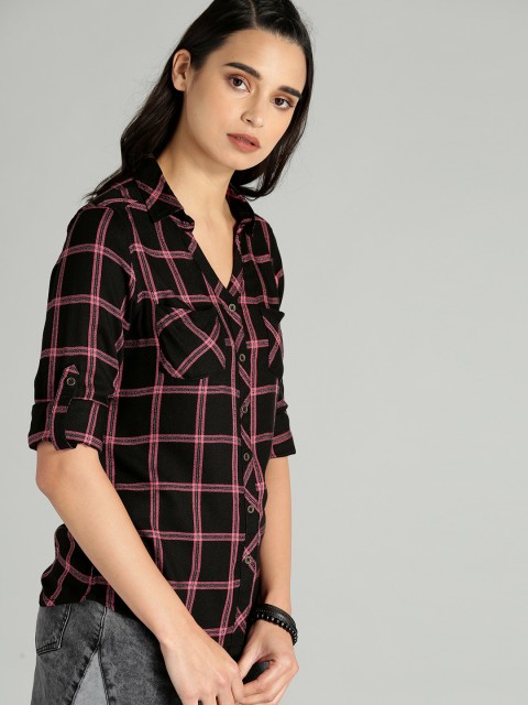 

The Roadster Lifestyle Co Women Black & Pink Regular Fit Checked Casual Shirt