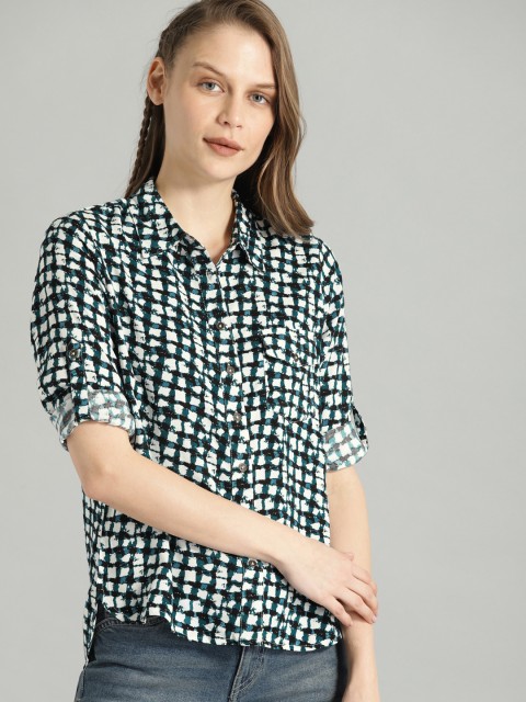 

The Roadster Lifestyle Co Women White & Teal Green Regular Fit Printed Casual Shirt