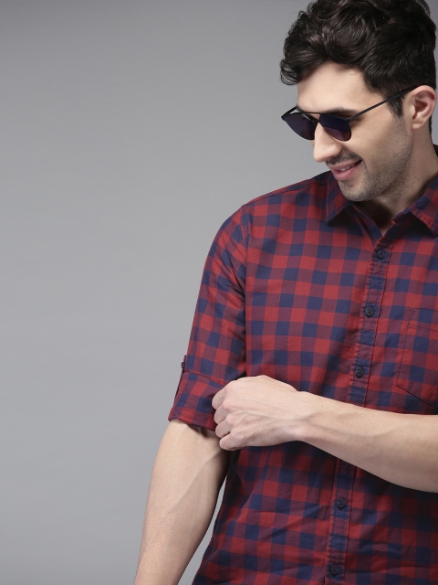 

HERE&NOW Men Red & Navy Blue Checked Casual Shirt