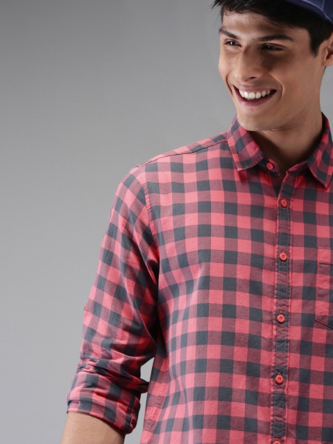 

HERE&NOW Men Pink & Grey Regular Fit Checked Casual Shirt
