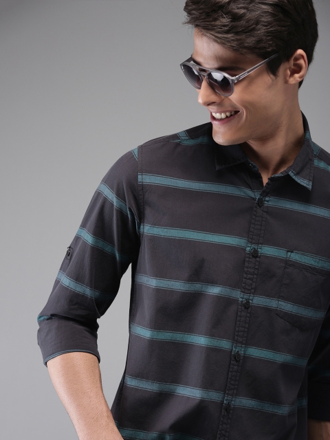 

HERE&NOW Men Black & Teal Green Regular Fit Striped Casual Shirt