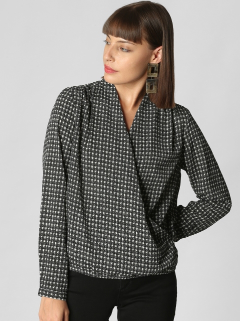 

Vero Moda Women Black & White Printed Wrap Top