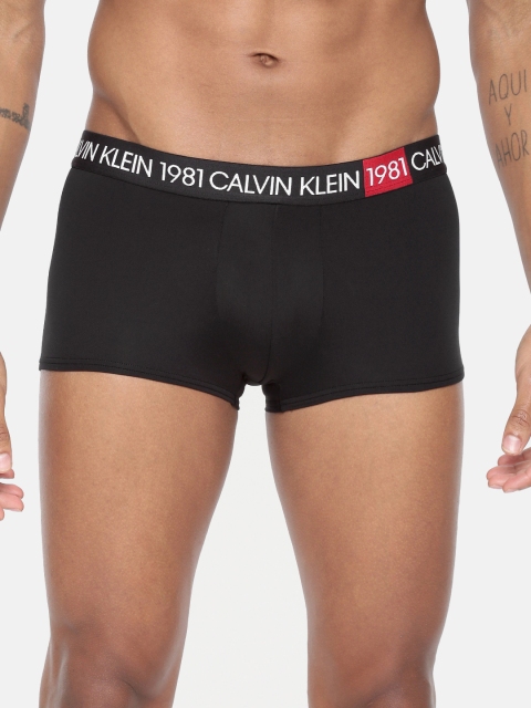 

Calvin Klein Underwear Men Black Solid Trunks NB2095001