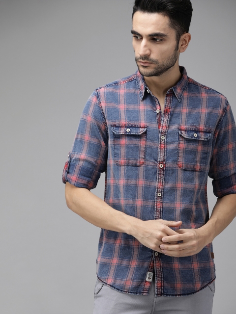 

Roadster Men Navy Blue & Pink Regular Fit Checked Casual Shirt