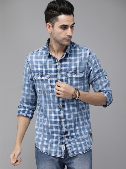 

Roadster Men Blue & White Regular Fit Checked Casual Shirt