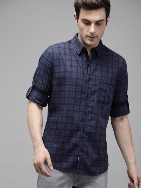 

Roadster Men Navy Blue & Red Regular Fit Checked Casual Shirt