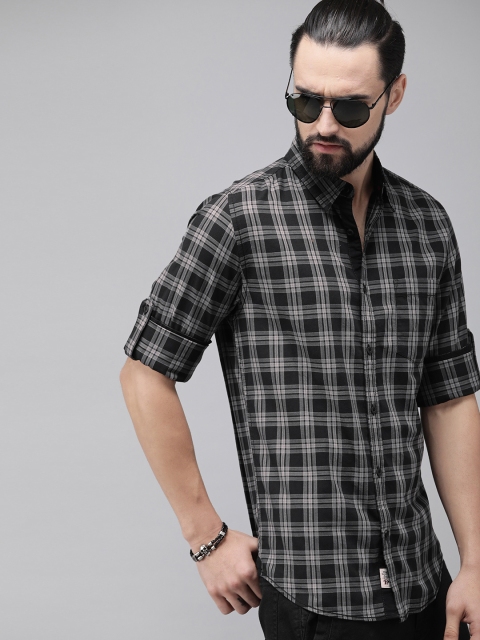 

Roadster Men Black & Grey Regular Fit Checked Casual Shirt