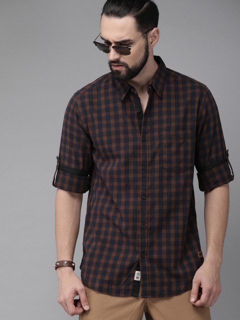 

Roadster Men Coffee Brown & Navy Blue Regular Fit Checked Casual Shirt