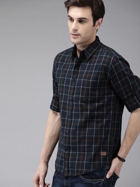 

Roadster Men Navy Blue & Black Regular Fit Checked Casual Shirt