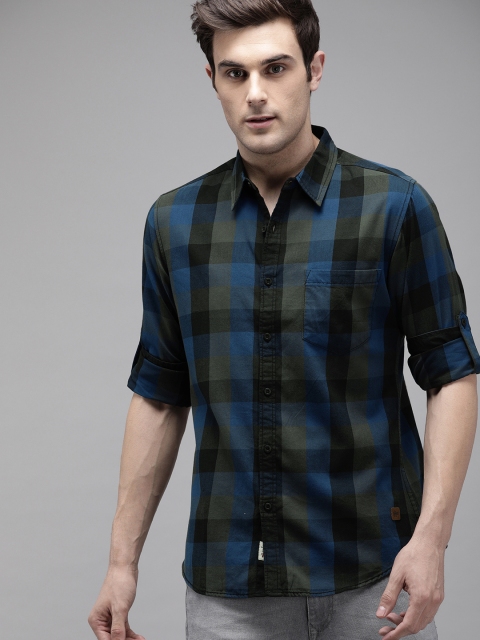 

Roadster Men Blue & Black Regular Fit Checked Casual Shirt