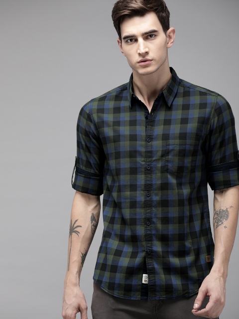 

The Roadster Lifestyle Co Men Black & Green Checked Regular Fit Casual Shirt