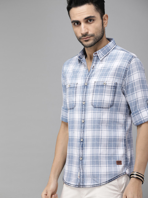 

Roadster Men Blue & White Regular Fit Checked Casual Shirt