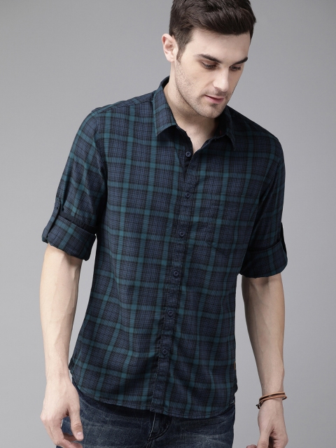 

Roadster Men Navy Blue & Green Regular Fit Checked Casual Shirt