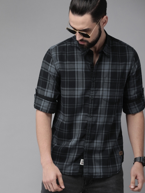 

Roadster Men Black & Blue Regular Fit Checked Casual Shirt