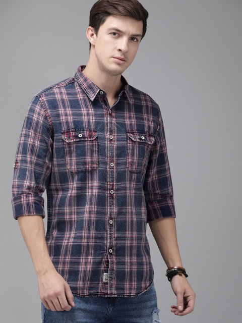 

Roadster Men Blue & Red Regular Fit Checked Casual Shirt