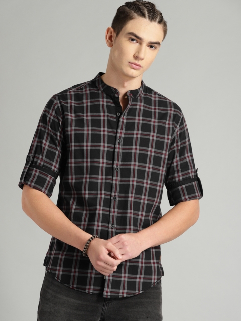 

Roadster Men Black & Grey Regular Fit Checked Casual Shirt