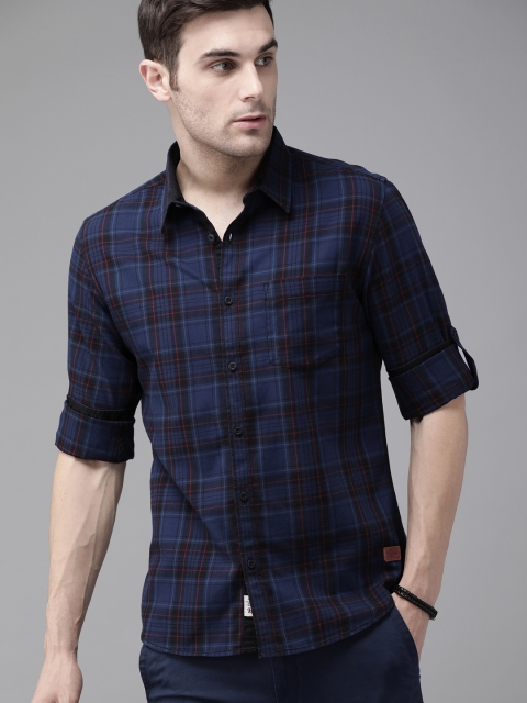

Roadster Men Navy Blue & Black Regular Fit Checked Casual Shirt