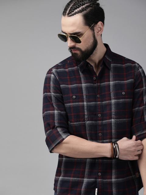 

Roadster Men Navy Blue & Red Regular Fit Checked Casual Shirt