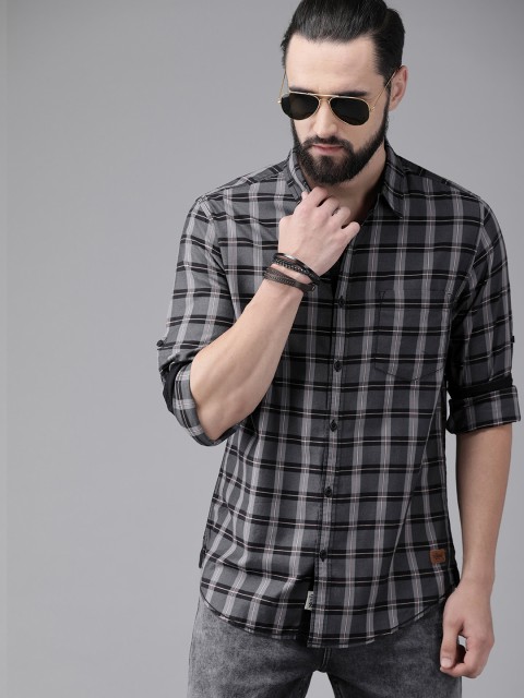 

Roadster Men Charcoal Grey & Black Regular Fit Checked Casual Shirt