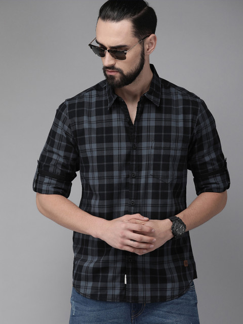 

Roadster Men Grey & Black Regular Fit Checked Casual Shirt
