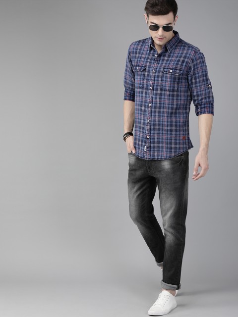 

Roadster Men Navy Blue & Red Regular Fit Checked Casual Shirt