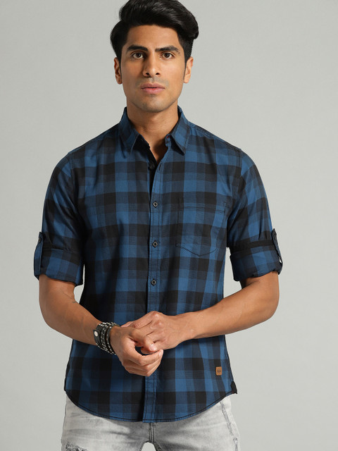 

Roadster Men Blue & Black Regular Fit Checked Casual Shirt