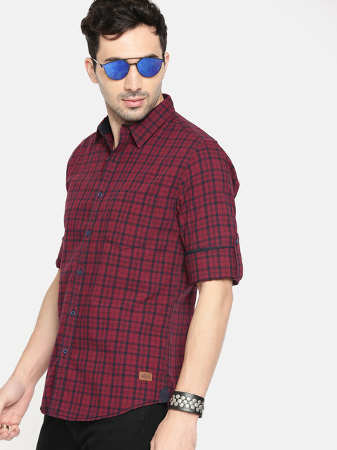 

Roadster Men Red & Navy Blue Checked Casual Shirt