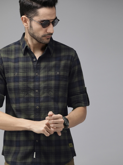 

The Roadster Lifestyle Co Men Olive Green & Navy Blue Regular Fit Checked Casual Shirt