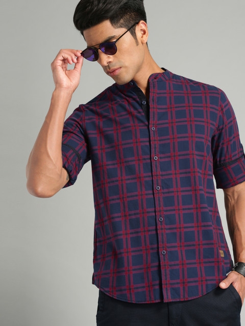 

Roadster Men Red & Navy Blue Checked Casual Shirt
