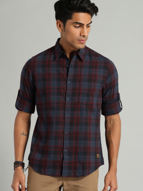 

Roadster Men Navy Blue & Maroon Regular Fit Checked Casual Shirt
