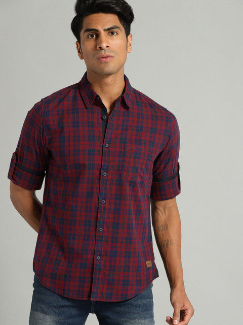 

The Roadster Lifestyle Co Men Maroon & Blue Regular Fit Checked Casual Shirt