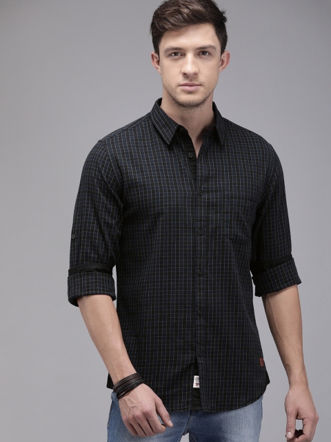 

The Roadster Lifestyle Co Men Black & Navy Blue Regular Fit Checked Casual Shirt