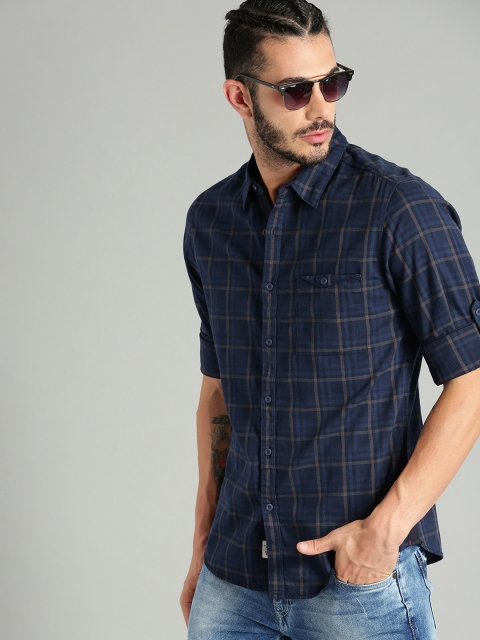 

Roadster Men Navy Blue & Brown Regular Fit Checked Casual Shirt