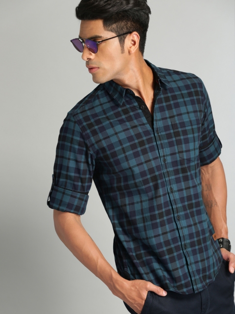 

Roadster Men Teal Blue & Black Checked Casual Shirt