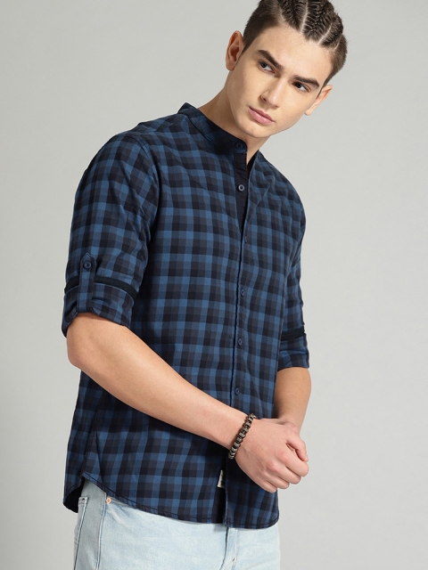 

Roadster Men Navy Blue & Black Regular Fit Checked Casual Shirt