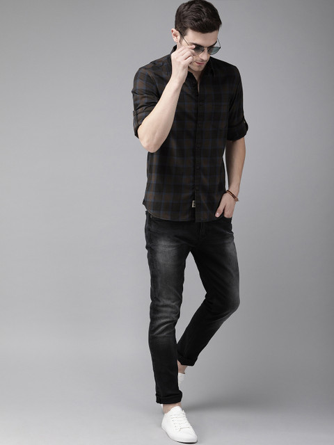 

Roadster Men Black & Brown Regular Fit Checked Casual Shirt