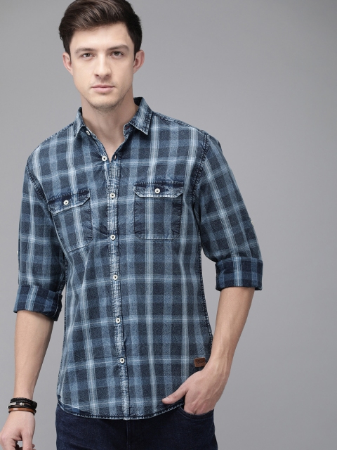 

Roadster Men Navy Blue & Grey Regular Fit Checked Casual Shirt