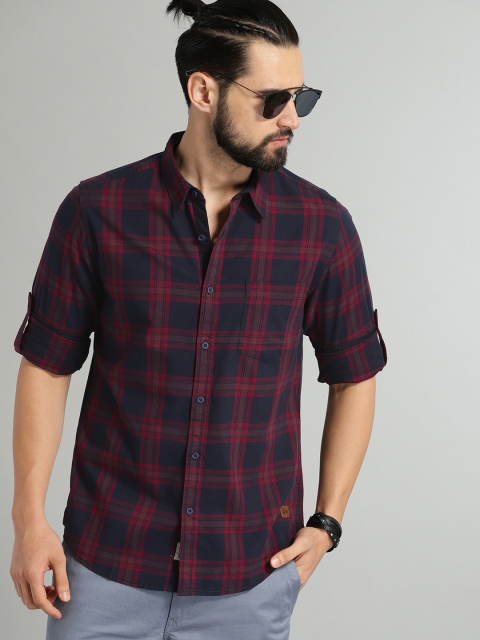 

The Roadster Lifestyle Co Men Maroon & Navy Blue Regular Fit Checked Casual Shirt