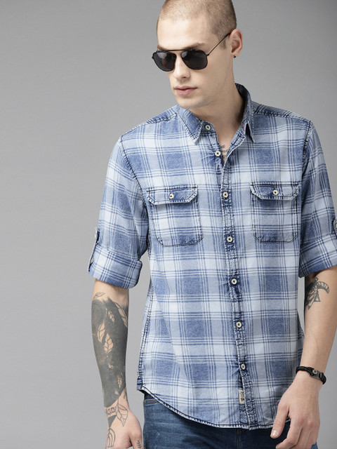 

Roadster Men Blue & White Regular Fit Checked Casual Shirt