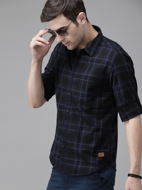 

Roadster Men Navy Blue & Black Regular Fit Checked Casual Shirt