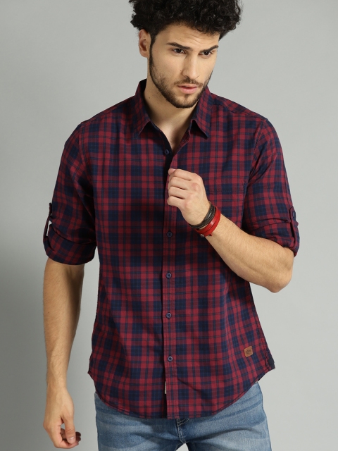 

Roadster Men Maroon & Navy Blue Regular Fit Checked Casual Shirt