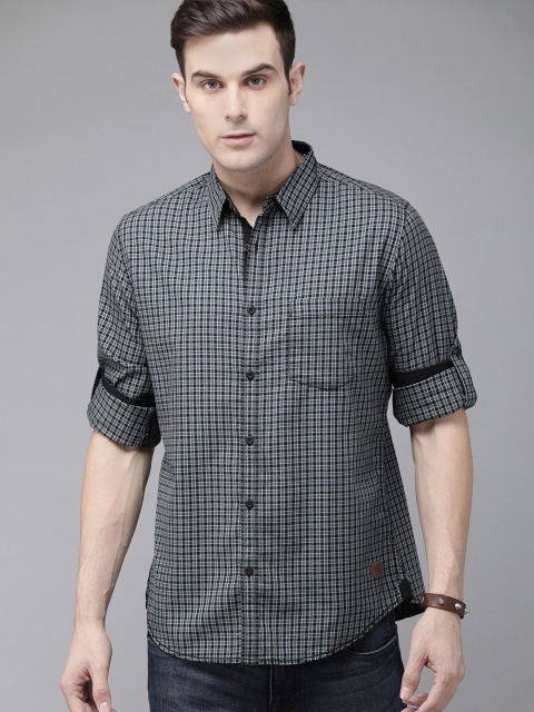 

Roadster Men Black & Blue Regular Fit Checked Casual Shirt