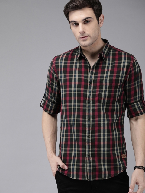

The Roadster Lifestyle Co Men Black & Beige Regular Fit Checked Casual Shirt